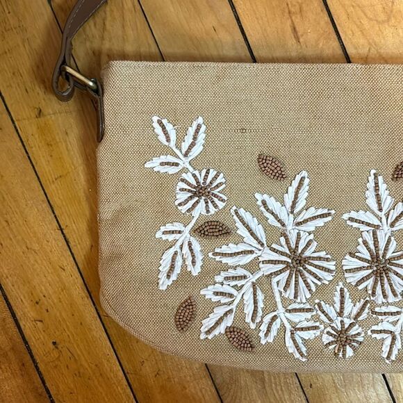 Chico’s Tan and White Canvas embroidered beaded shoulder bag purse - Picture 2 of 8